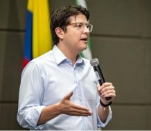 El senador Uribe Turbay sigue en «máxima gravedad y con pronóstico reservado», según los médicos
