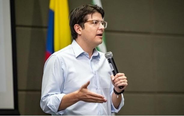 El senador Uribe Turbay sigue en «máxima gravedad y con pronóstico reservado», según los médicos