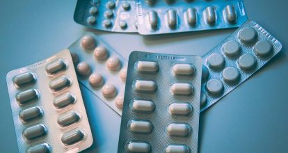 Realizan cuatro allanamientos en Salcedo por comercio ilegal de medicamentos