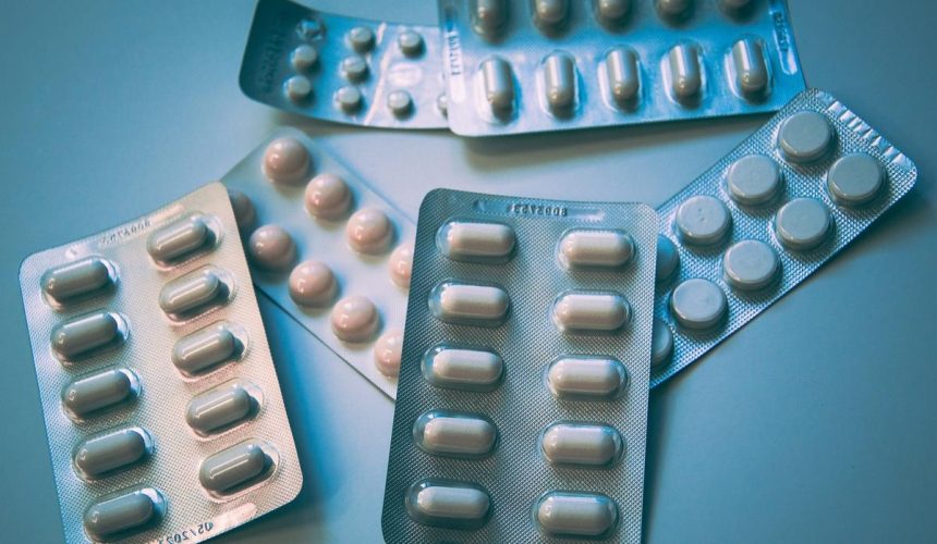 Realizan cuatro allanamientos en Salcedo por comercio ilegal de medicamentos