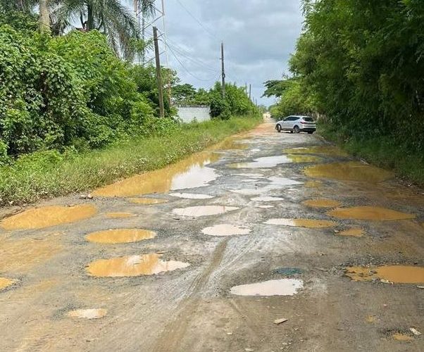 Residentes de La Pista en Sabana Grande de Boyá exigen arreglo de sus calles