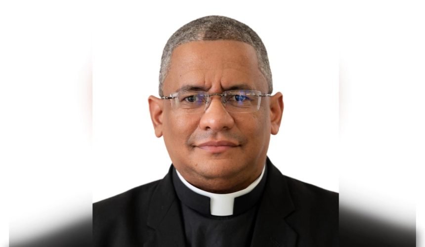 Papa León XIV nombra a Andrés Amauri Rosario Henríquez como nuevo obispo auxiliar en Santiago