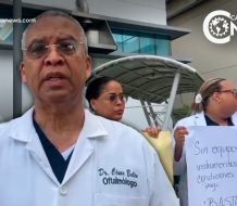 Oftalmólogos de hospitales públicos de Santiago paralizan labores por falta de pago 