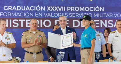 Abinader encabeza graduación y toma juramento de más de 5 mil jóvenes del Servicio Militar Voluntario
