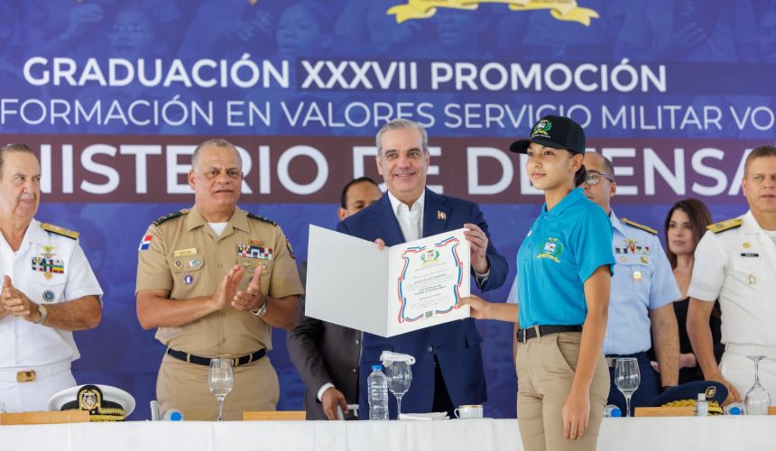 Abinader encabeza graduación y toma juramento de más de 5 mil jóvenes del Servicio Militar Voluntario