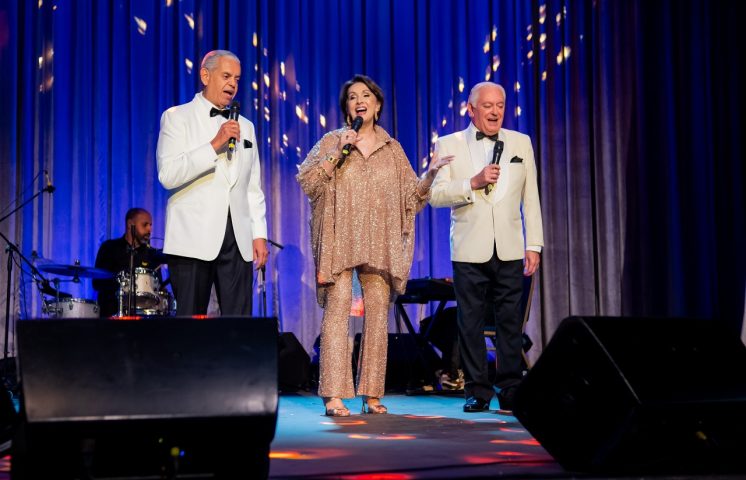 “Una noche de risas con propósito” se convirtió en una velada memorable con las leyendas del humor