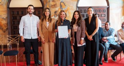 Carolina Mejía recibe a jóvenes empresarios de ANJE; comparte visión del Plan Integrado