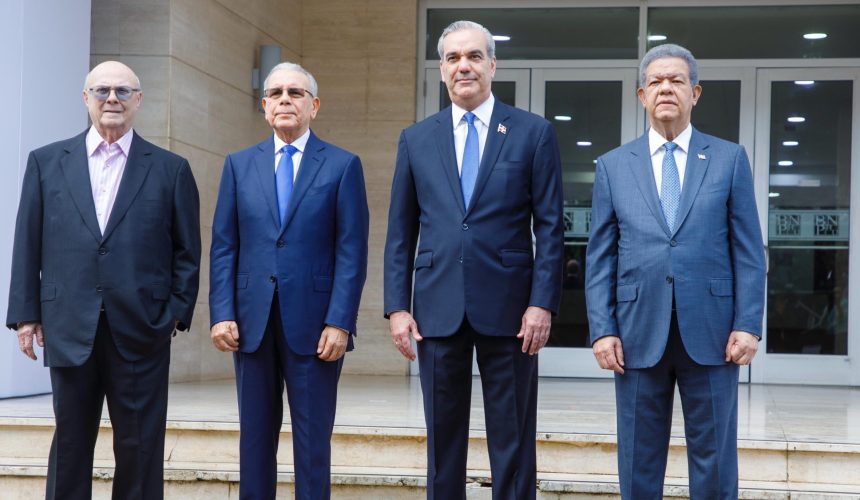 Presidente Abinader visitará al expresidente Danilo Medina para continuar el diálogo sobre la crisis haitiana