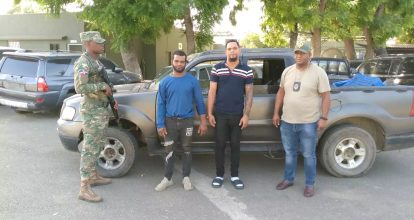 Detienen dos hombres que escondían contrabando de 10 mil cigarrillos en Valverde
