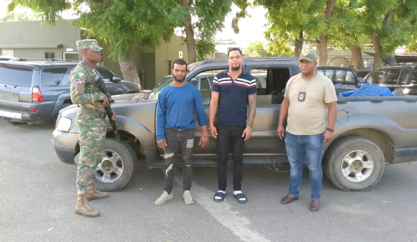 Detienen dos hombres que escondían contrabando de 10 mil cigarrillos en Valverde