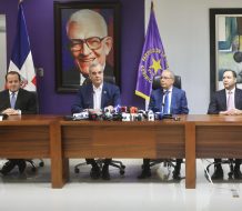 Abinader se reúne con el expresidente Danilo Medina para fortalecer posición unificada ante crisis haitiana