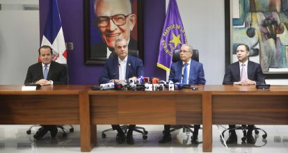 Abinader se reúne con el expresidente Danilo Medina para fortalecer posición unificada ante crisis haitiana