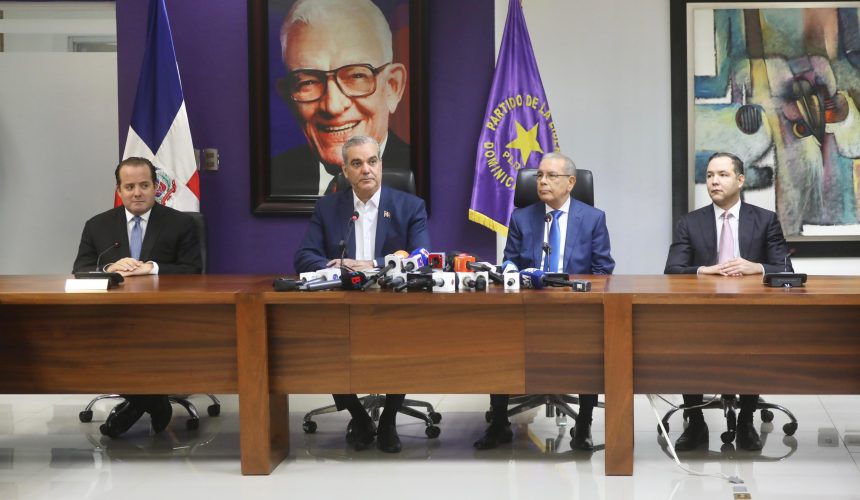 Abinader se reúne con el expresidente Danilo Medina para fortalecer posición unificada ante crisis haitiana
