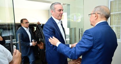 Abinader y Danilo Medina se reúnen en la Casa Presidencial del PLD para tratar crisis haitiana