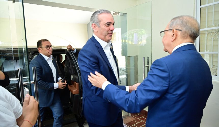 Abinader y Danilo Medina se reúnen en la Casa Presidencial del PLD para tratar crisis haitiana