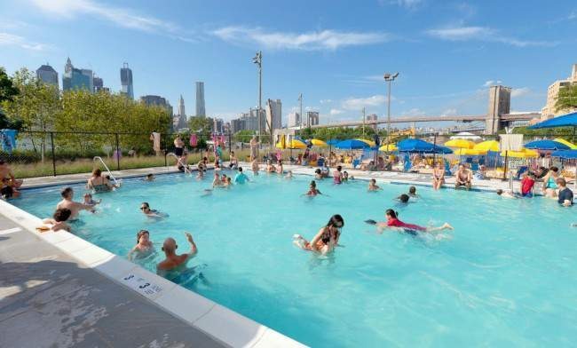 Instalan mas de 60 piscinas públicas en Nueva York este viernes para temporada de verano 2025