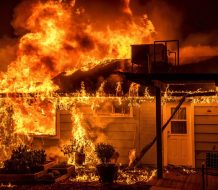 Mujer de 44 años muere tras incendiarse su residencia en Santiago