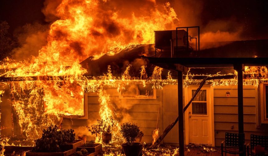 Mujer de 44 años muere tras incendiarse su residencia en Santiago