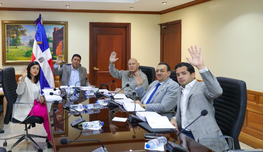 Comisión Especial revisa últimos artículos del proyecto de ley modifica Código de Trabajo