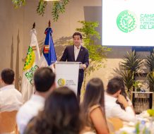 Omar Fernández socializa sus proyectos de ley con sectores productivos de La Vega