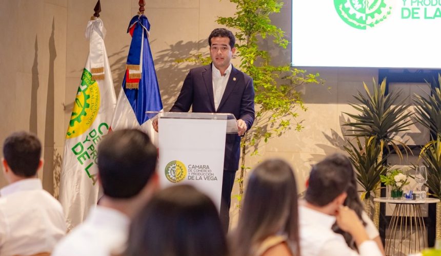 Omar Fernández socializa sus proyectos de ley con sectores productivos de La Vega