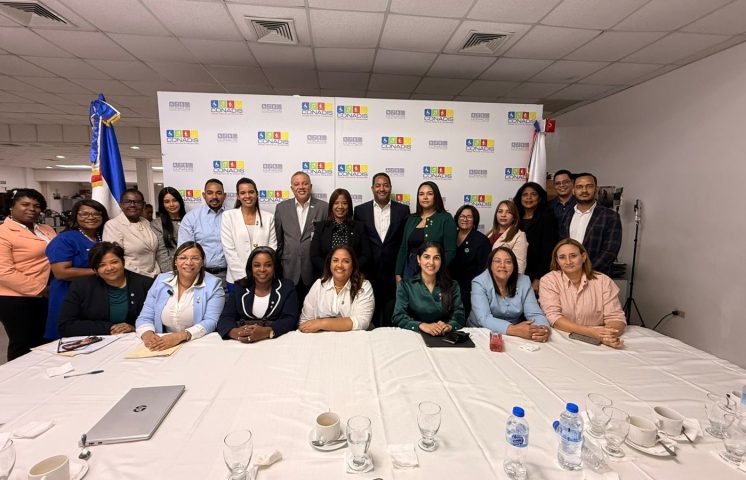 Mesa de inclusión y de discapacidad de la Cámara de Diputados reconoce labor de Conadis y Supérate en favor de niñez con discapacidad