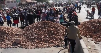Seguidores de Evo Morales inician un bloqueo de carreteras en el centro de Bolivia