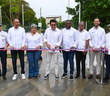 Ministro Collado entrega remozada Plaza Marcelino Marte (Canito), en Guayacanes