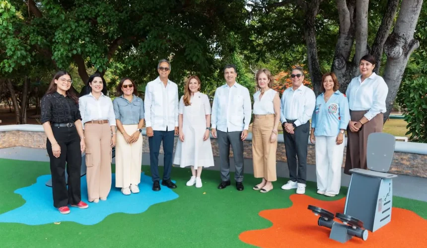 Instalan nuevas máquinas de ejercicios en el Mirador Sur, como parte de plan de revitalización