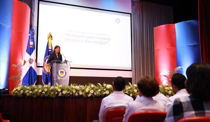 ”Cuando una mujer da un paso al frente, toda la nación avanza”, dice Raquel Peña en conferencia sobre liderazgo