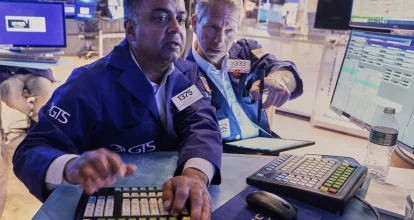 Acciones de Wall Street suben y el petróleo baja, ante posibles represalias de Irán