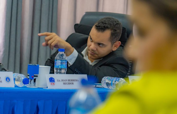 Regidores PRM ASDO rechazan evento en escuela donde se llevó a una charla creadora contenido para adultos