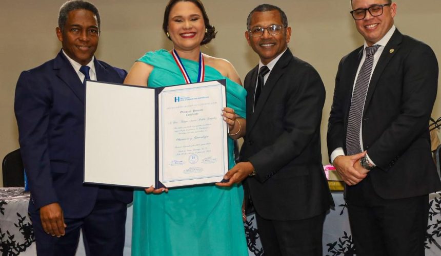Hospital Materno Dra. Evangelina Rodríguez gradúa 21 especialistas materno-infantil