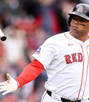 Devers conecta cuadrangular en victoria de los Medias Rojas ante los Yankees