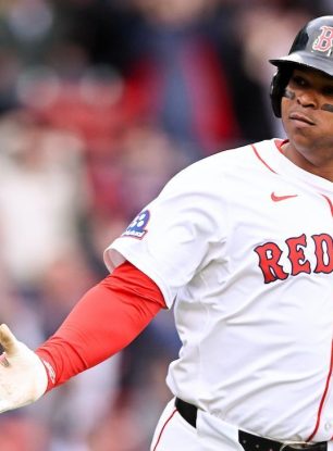 Devers conecta cuadrangular en victoria de los Medias Rojas ante los Yankees