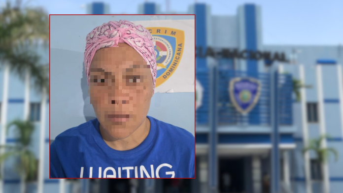 Arrestan a mujer acusada de robar US$5,000 de casa donde se hospedaba en Santiago