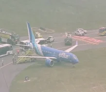 Un avión de JetBlue sale de la pista tras aterrizar en Boston