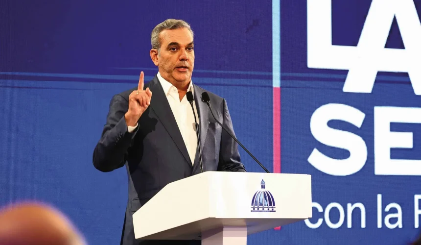 Abinader declara tomará en cuenta petición de PC de que asuma presidencia del PRM