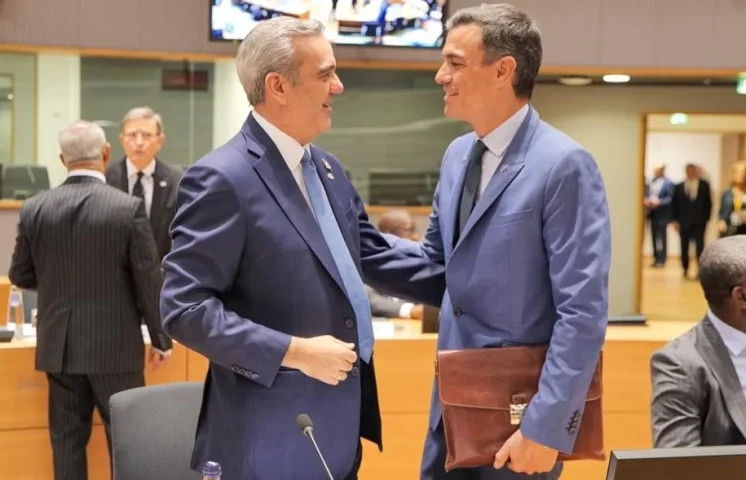 Gobierno francés propone financiar al 100% tren metropolitano y plan de transporte de SD