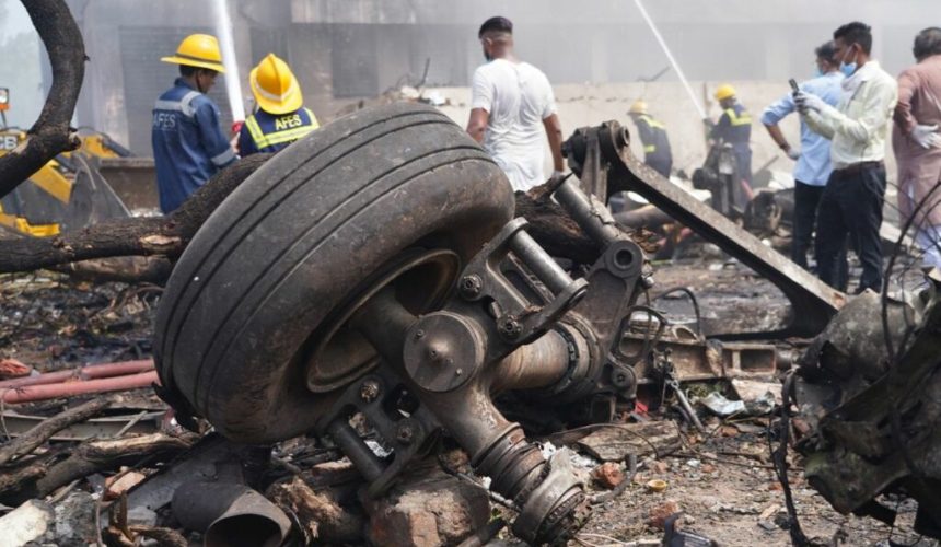 Encuentran un superviviente tras avión indio accidentarse con 242 pasajeros a bordo