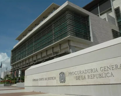 Procuraduría anuncia aumento salarial para personal forense y administrativo