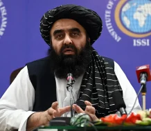Talibanes expresan apoyo a Irán y garantizan paso seguro a peregrinos