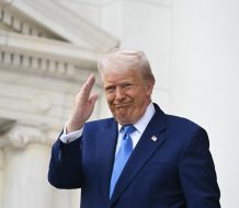 Trump atribuye “renacimiento económico de EEUU” a su política de aranceles