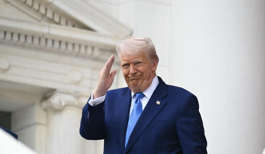Trump atribuye “renacimiento económico de EEUU” a su política de aranceles
