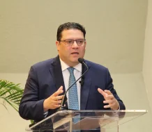 Sanz Lovatón apoya a Abinader y subraya compromiso con el trabajo