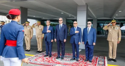 Abinader no descarta nuevo encuentro con expresidentes por crisis haitiana