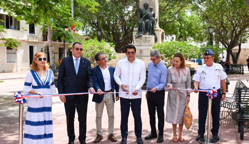 David Collado reinaugura el parque Duarte y deja abierta la icónica calle Las Mercedes en Ciudad Colonial