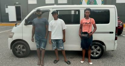 Apresan dos dominicanos por transportar haitiana indocumentada en Azua
