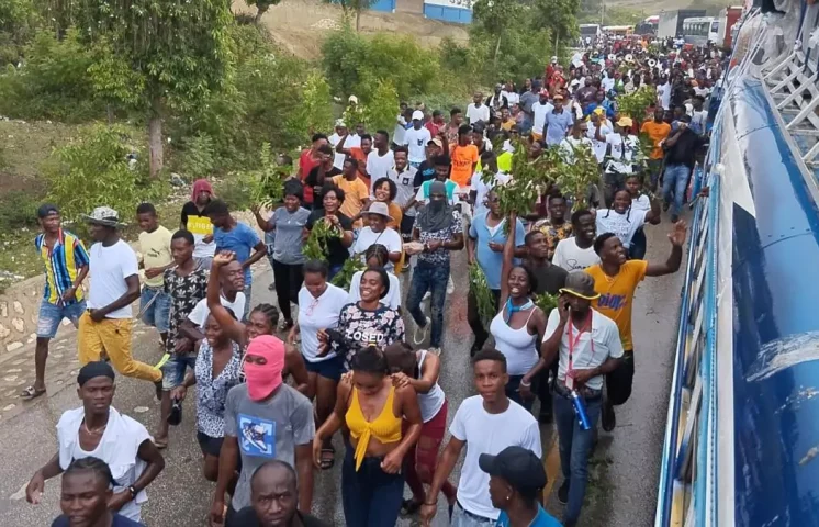 Alcaldes fronterizos niegan éxodo de haitianos en Elías Piña