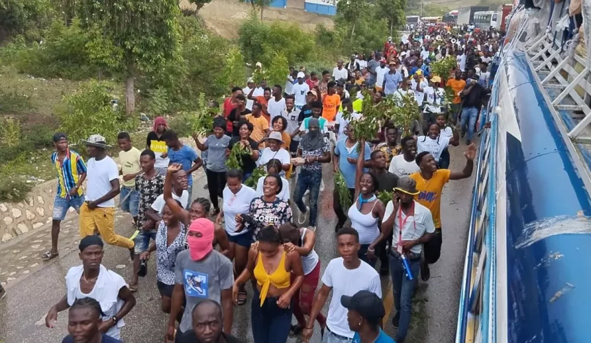 Alcaldes fronterizos niegan éxodo de haitianos en Elías Piña